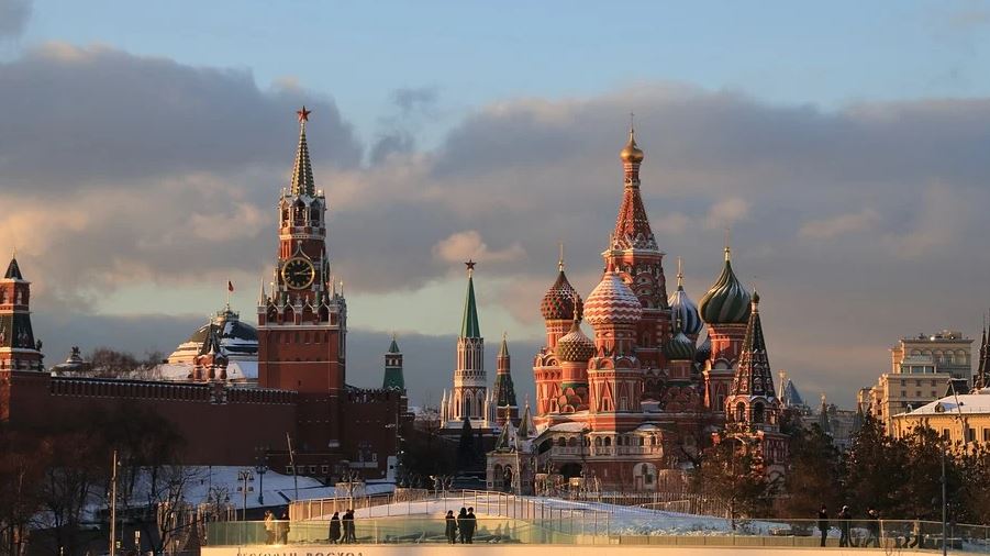 На поддержку Ледяной пещеры в Зарядье потратят 2 млн рублей