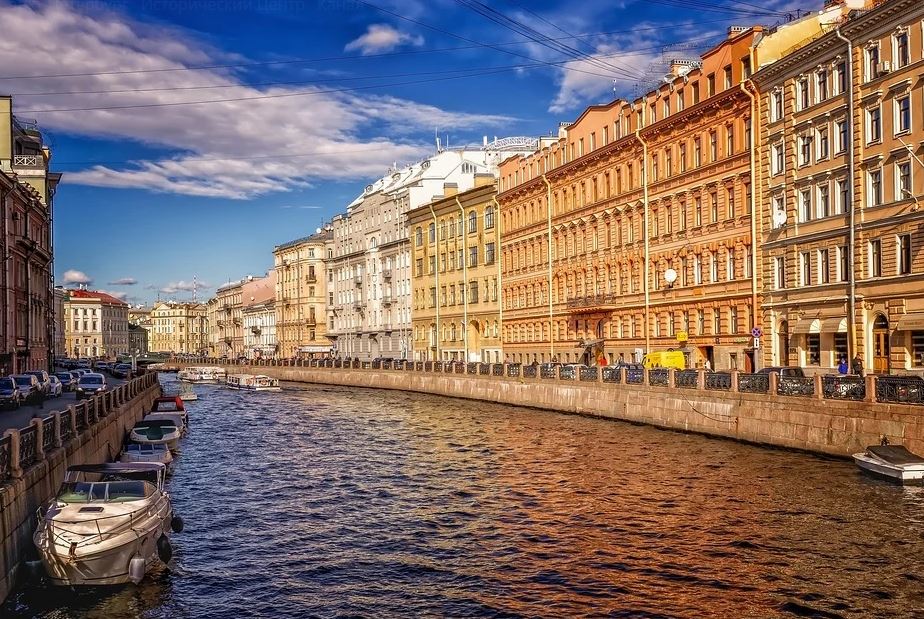 Покупатели комнат Петербурга смотрят на цену, локацию и метро