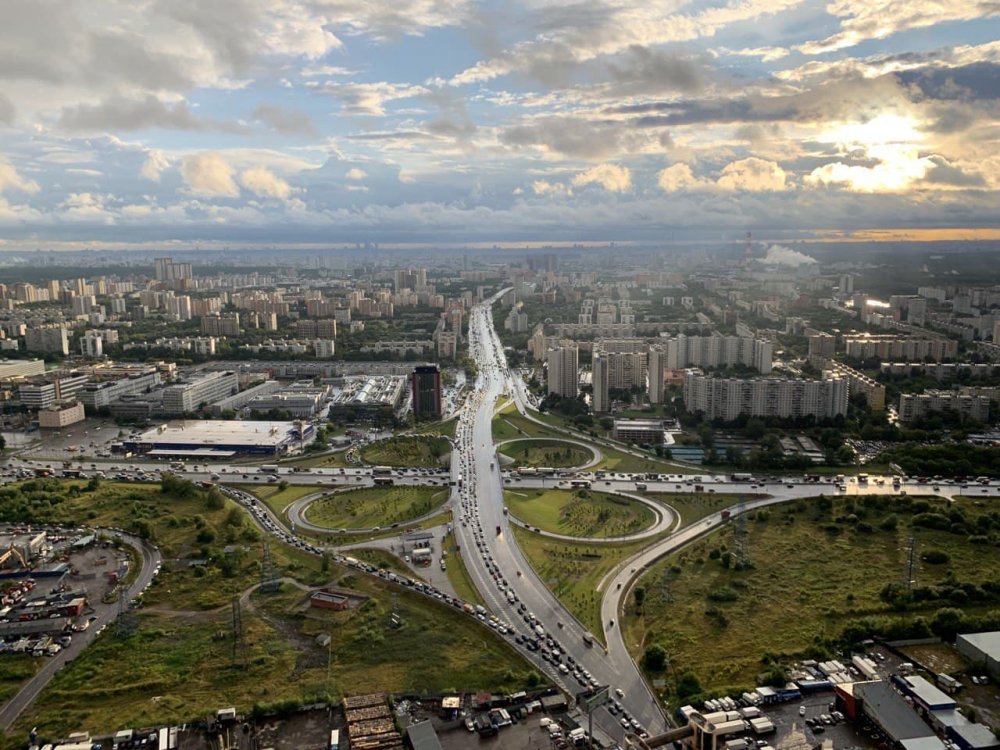 Более 100 километров дорог построено в Москве в 2020 году