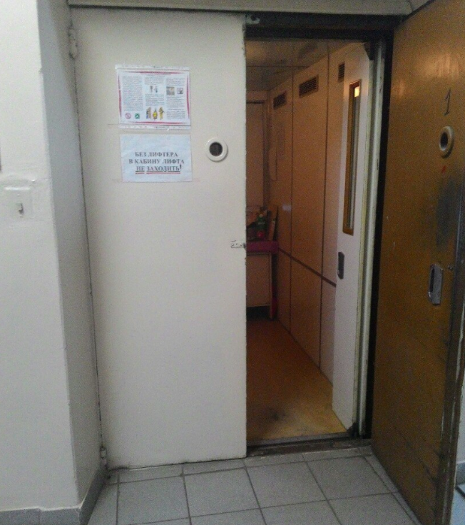 В городских больницах и поликлиниках заменят более тысячи лифтов