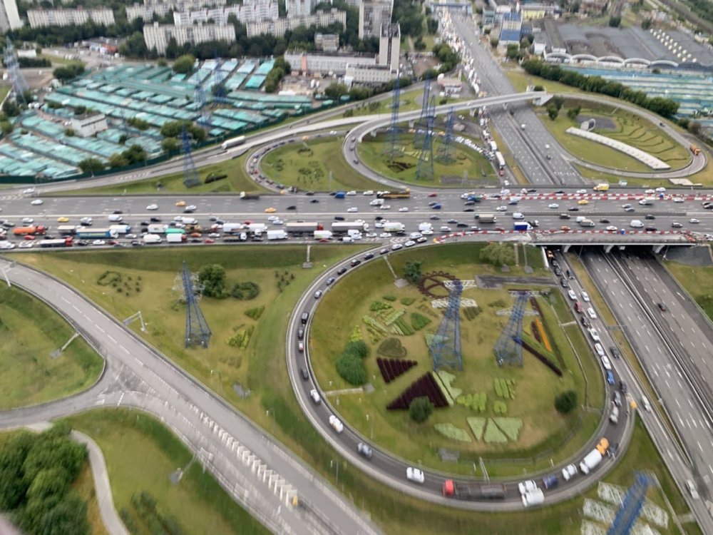 Более 1000 км дорог и около 300 мостов построили в Москве за 10 лет