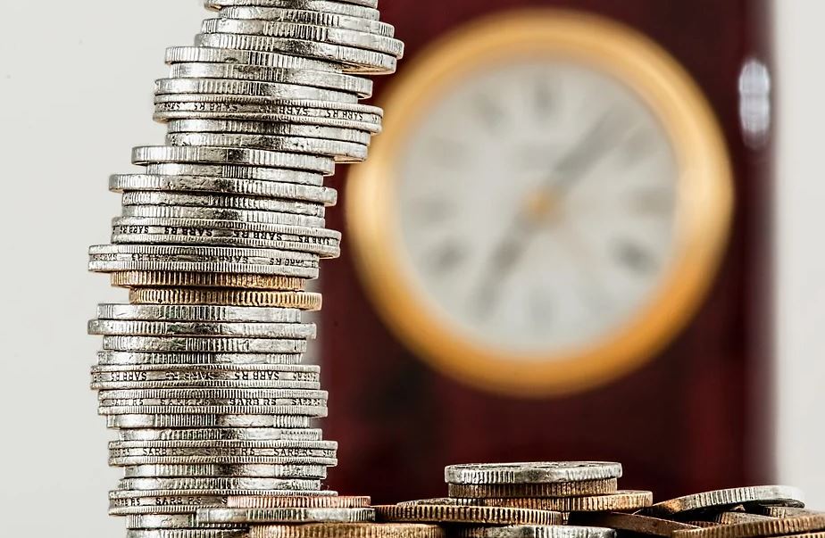 Средняя ставка по ипотеке в России в мае упала до исторического минимума в 7,4%